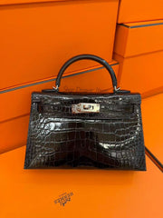 HERMÈS SHOCKING MATTE MISSISSIPPIENSIS ALLIGATOR MINI KELLY II – PALLADIUM HARDWARE